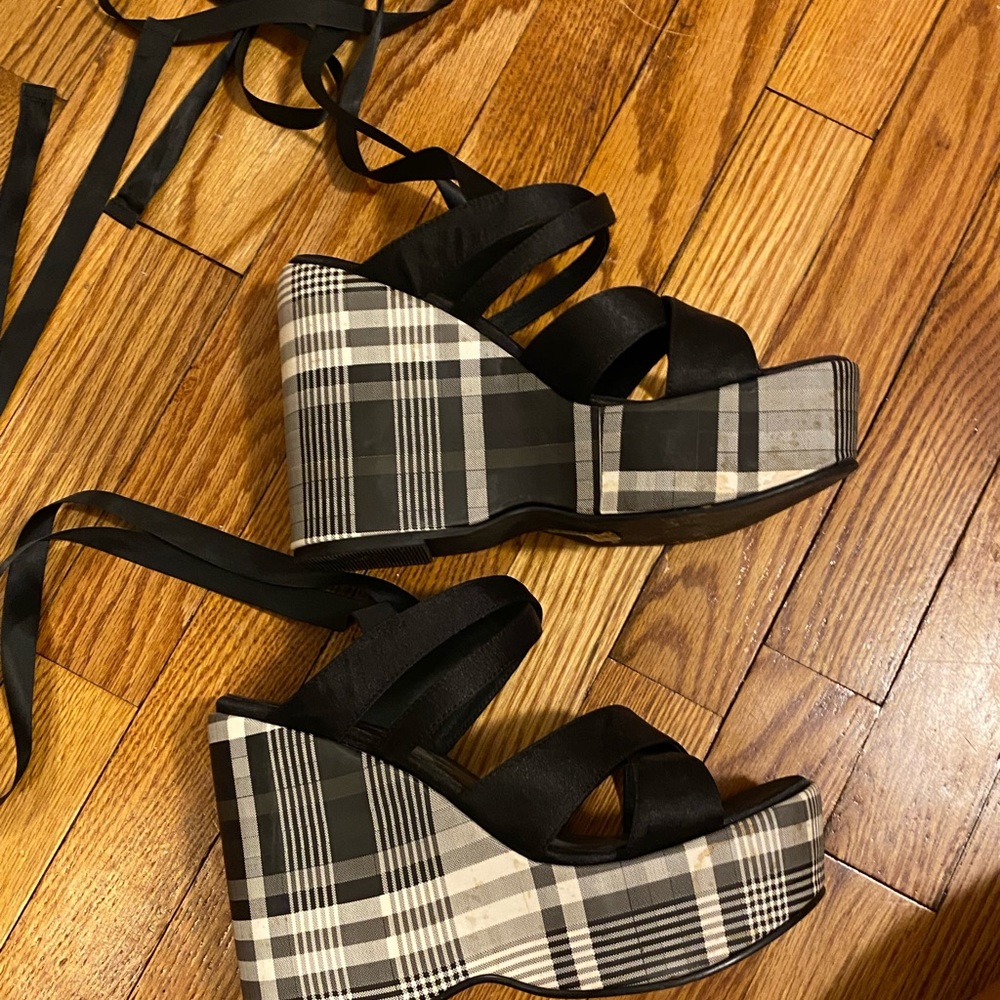 Lace up heels with plaid design